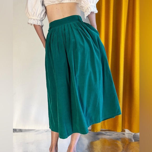 Vintage 80s green corduroy front button midi skirt. - Picture 4 of 7